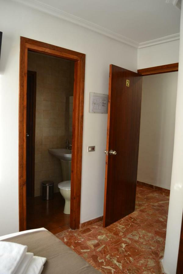 Tres Puentes Anguiano Apartamentos Y Hostal Exterior foto